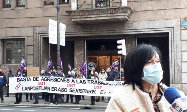 Concentración ante Metro Bilbao en repulsa por la agresión sexual a una trabajadora de limpieza